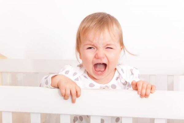 baby spuugt ineens veel